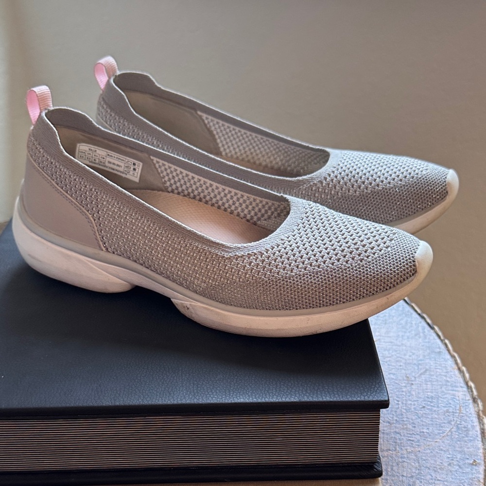 Vionic Light Gray Women's Flats with Pink Accents